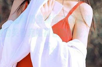 微密圈 – 定制奶宝妹纸主题清纯写真，图片中她的笑容宛如初春的阳光，温暖而真实。
