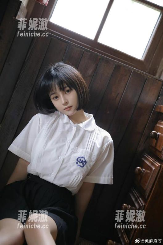 奶宝妹纸 微密圈 - 惊艳四座:奶宝妹纸黑丝必杀技写真图包带你领略魅力