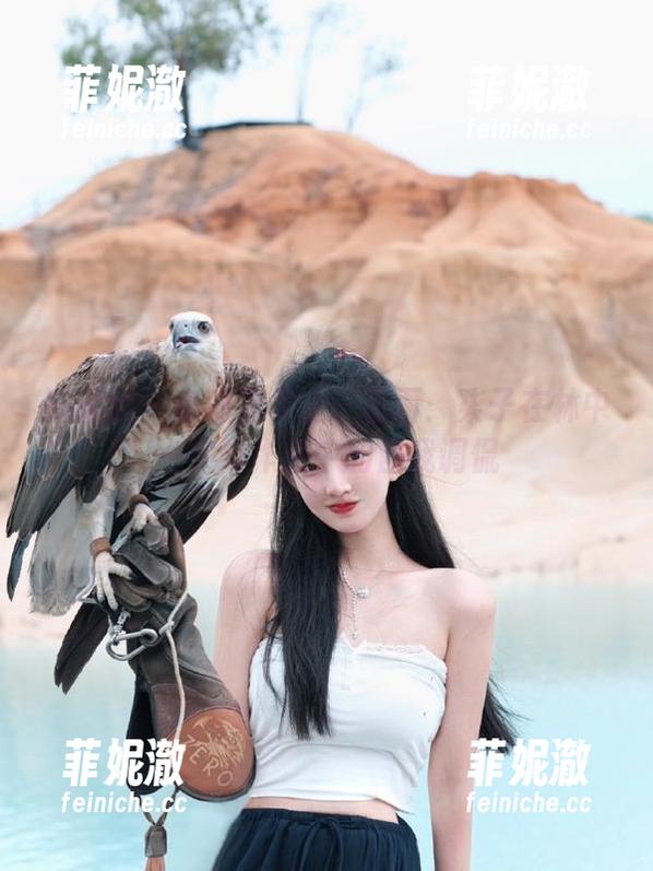 妖精社 - 高质量不止于画面：柒子在林中一字马作品中的自我调侃