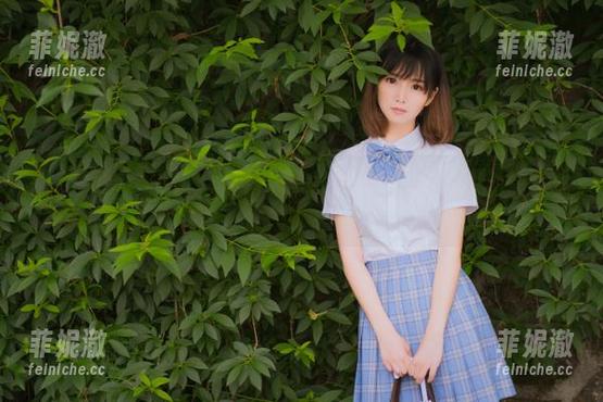 追随“姜仁卿(강인경)”的足迹，经典学姐主题cos套图，尽显少女心事