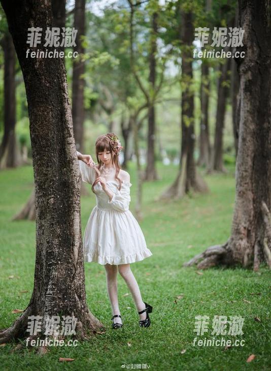 封疆疆v 高清棉袜写真合集:封疆疆v用镜头记录下的轻松与舒适生活