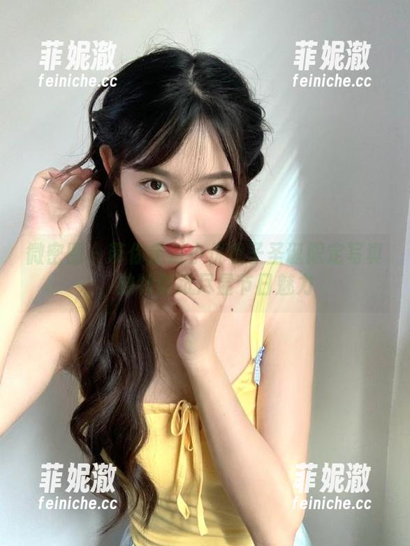 微密圈 - 带你走进小优优子圣诞限定写真，独特壁纸尽显节日魅力