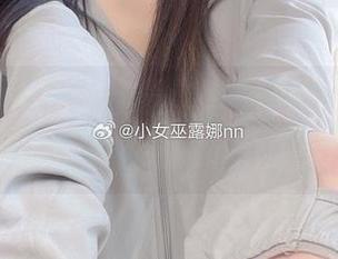 可爱的小女巫露娜最新套图更新，亮片裙肉丝为你点亮每一天！