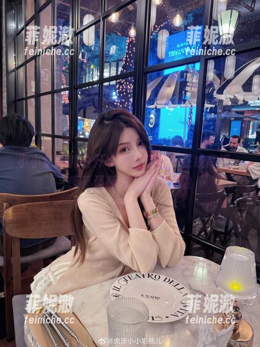 小小奶瓶儿 小小奶瓶儿白开水毛衣定制版在线高清,感受温暖与时尚的交融