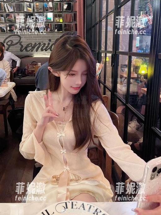 小小奶瓶儿 在小小奶瓶儿的甜心套图中,邂逅生活的每一份温暖与感动