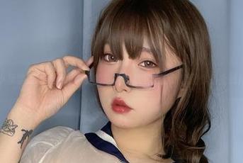 小泉学姐吖与风纪委员的奇妙私底下：全新套图作品上线！