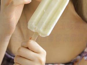 微密圈 – 超级软萌妹纸小玉吃果冻，完整原图与梦幻套图等你来欣赏！