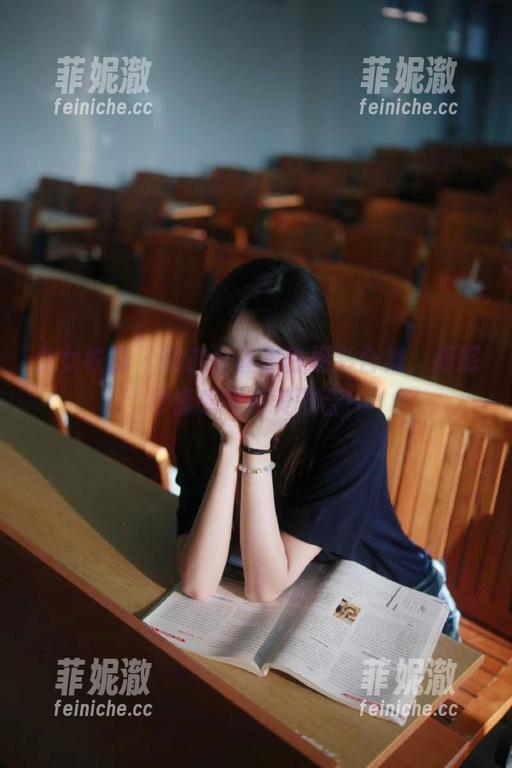 少女秩序 - 精选小鱼黑白摄影合集，质感与情感的完美融合！