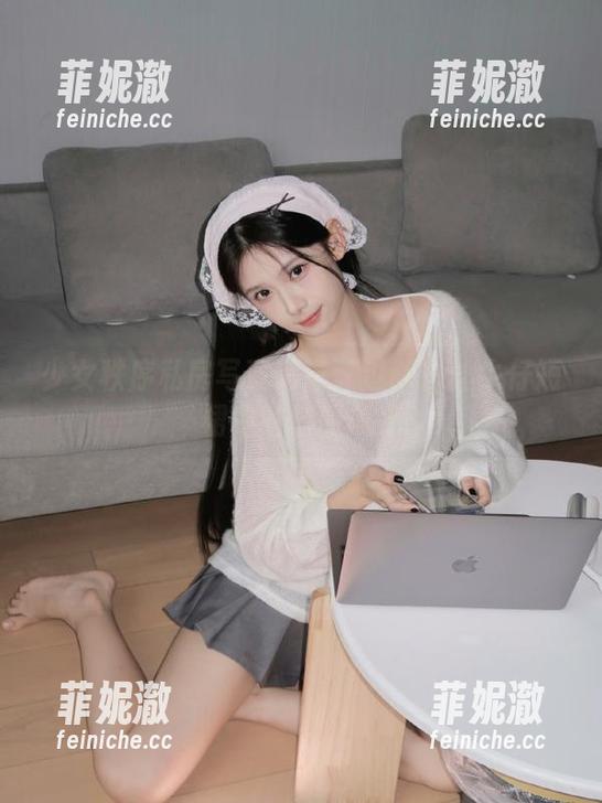 少女秩序私房写真精选：过膝白丝牛仔短裙中的俏丽风采