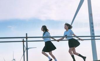 尤果网 – 尾随于梓馨，探索她的吊带写真高清图库，邂逅可爱的天堂！
