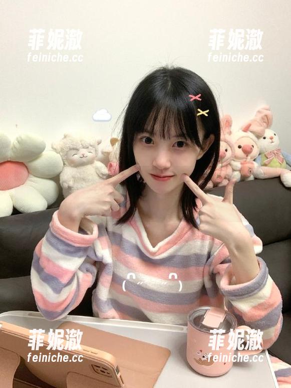 尤果网 - 追寻周心情的私拍美图，红裙摇曳间尽显青春活力与梦幻风情