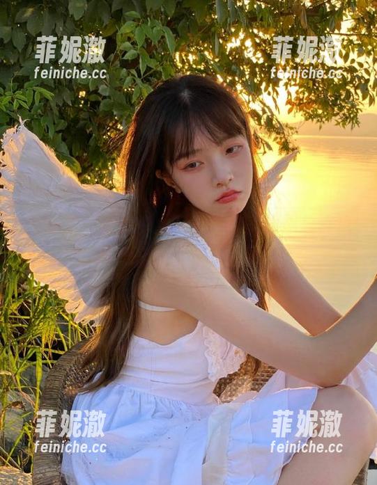 尤果网 - 曼曼少女写真，唯美原图与高清壁纸一起带你进入梦境