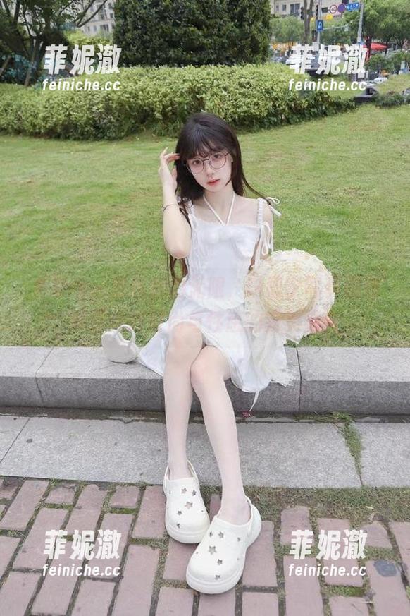 尤果网-李思宁 尤果网 - 黑丝魅力无限,李思宁写真图包带你领略时尚与性感的完美融合