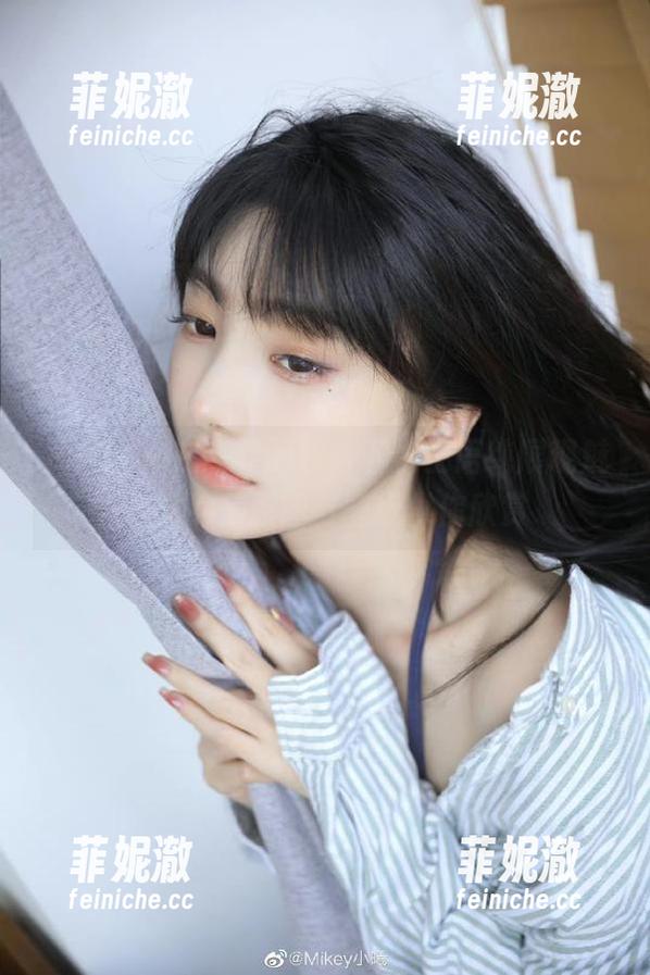 尤果网-王语纯 尤果网 - 在红裙的映衬下,王语纯展现魅力:绝美原图与壁纸供你欣赏