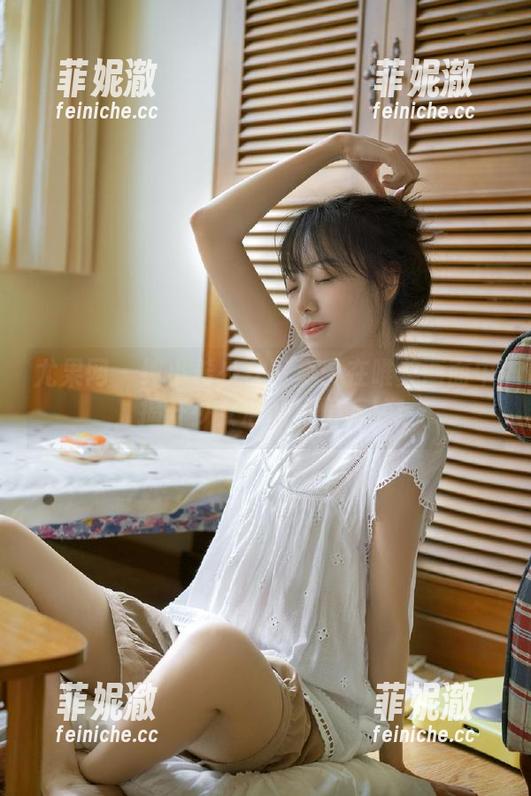 尤果网 - 纯小希少女写真：在唯美画面中，揭开少女心的层层面纱！