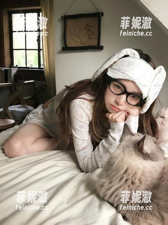 尤果网 - 透明与绮里嘉：精选写真集带你探索隐秘而纯真的美丽世界