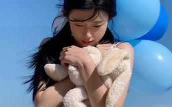 尤物馆 – 在FoxYini孟狐狸的私拍作品中，感受她日常生活中的细腻与深刻