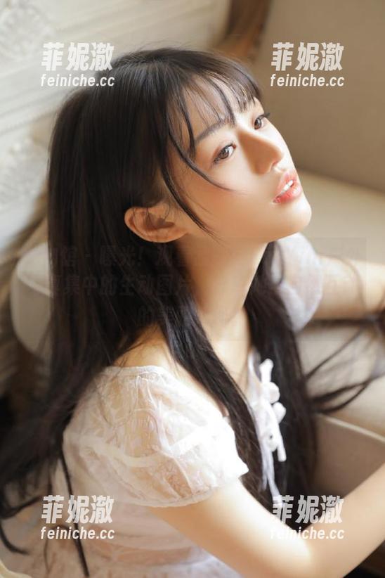 尤物馆 - 曝光！观看孟狐狸FoxYini户外写真集中的生动图片，分享她与自然互动的美丽瞬间。