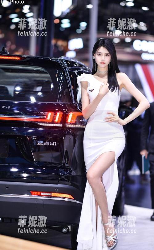 微密圈 - 徐莉芝风格写真集带你体验，网袜写真资源限时获取！