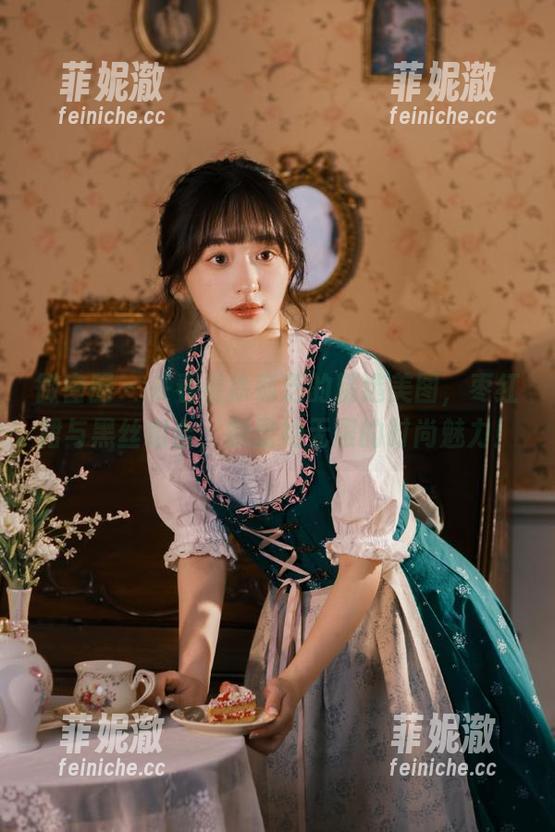 徐莉芝 微密圈 - 来看看徐莉芝的精选美图,枣红裙与黑丝组合,彰显她无限的时尚魅力!