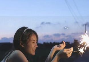 微密圈 – 徐莉芝比基尼写真图库分享，带你领略夏季的热情与时尚！
