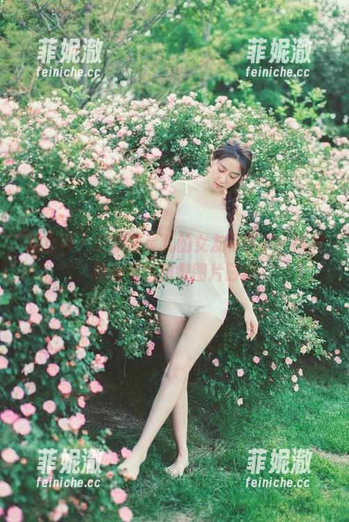 推女神 - 在娜依灵儿的女友写真中，捕捉到爱情的甜蜜图片时刻