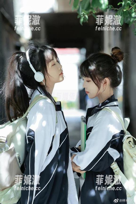 推女神 - 高跟鞋与娜依灵儿的时尚故事：探索独特写真资源无限可能