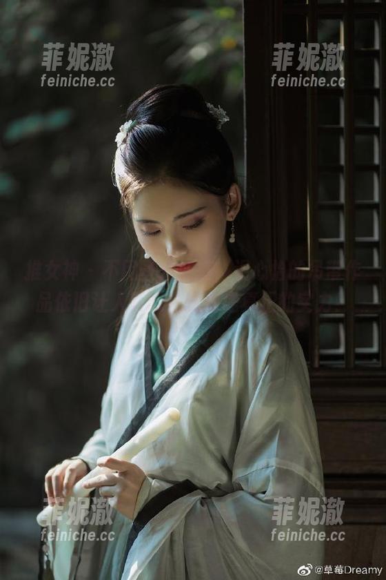 推女神 - 不用圣光加持，温心怡的吊带作品依旧让人赞叹，这才是真正的实力！