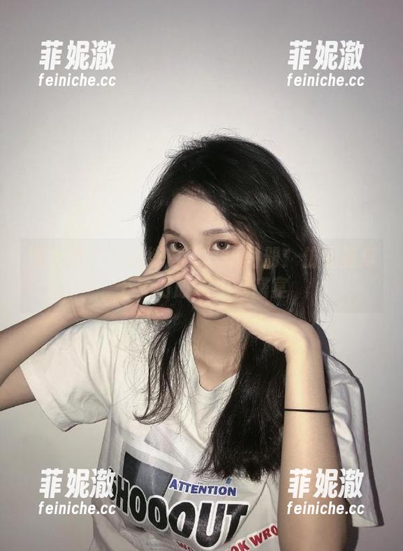 推女神 - 王语纯白丝写真图册：仿佛置身于梦幻般的视觉盛宴