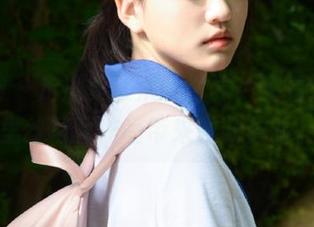 推女神 – 走进莫雅淇的世界，观看她的裤里丝写真作品带来的新体验。