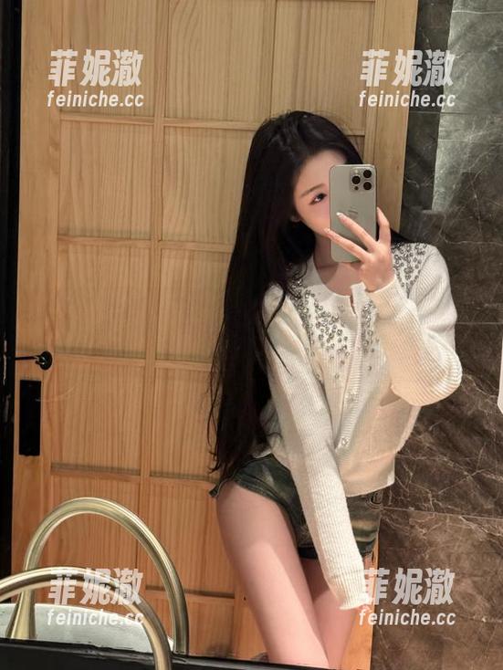 微密圈 - 文茜cool独家丝袜作品上线，精彩写真下载让你尽享视觉盛宴！