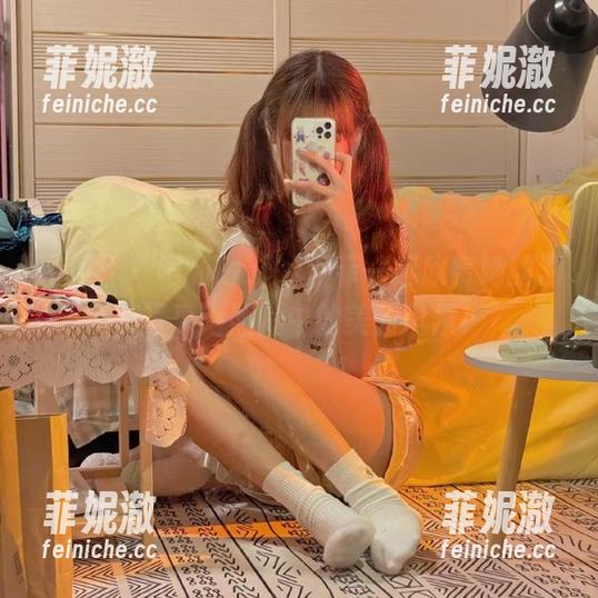 星颜社 - 跟随Emily尹菲一起欣赏她的油亮写真：照片中的美丽风景！