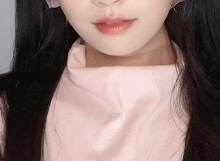 星黛鹿鹿i的风情瞬间：罩纱豹纹泳装精选合集，撩动每一颗心