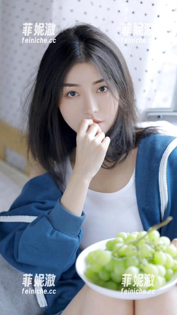 月下摄影 - 秀秀白裙写真：高清图片下载，让每一瞬间都成为永恒！