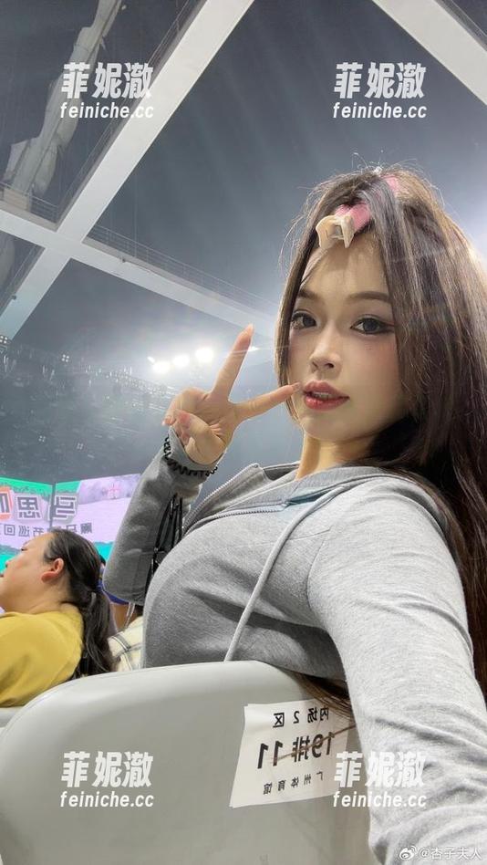 经典与时尚交融：杏子夫人天诚泳装写真大赏，图库新上线