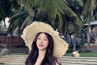 微密圈 – 从静谧到奔放，杨大乐乐很靠谱的写真合集带你体验不同的剧情换脸瞬间