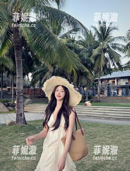 微密圈 - 从静谧到奔放，杨大乐乐很靠谱的写真合集带你体验不同的剧情换脸瞬间