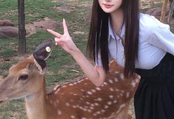 揭秘杨衣yangyiCrown：别样风格的cos写真，下载体验无限魅力！