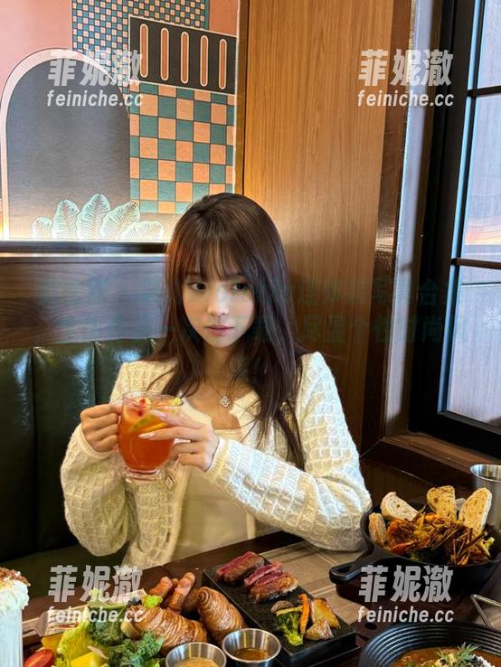 果儿Victoria 微密圈 - 果儿Victoria连体装写真合集,全部作品一次性下载,尽显个性时尚风采!