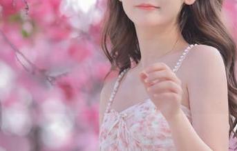 果团网 – 周晓唯用校服写真讲述青春故事，图集中的美图让人流连忘返