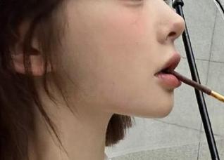 果团网 – 王语纯泳池个性私拍，全新套图点亮你的生活