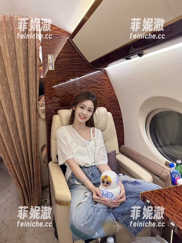 果团网-莫雅琪 果团网 - 沉醉在毛衣的温柔中,莫雅琪写真合集等你来欣赏