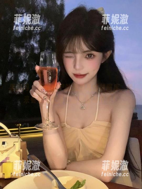 果团网 - 新鲜出炉的通灵儿丝袜图库，快来看看这位博主的最新力作吧！