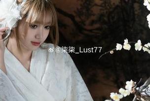 私拍教育之美，柒柒要乖哦的教室写真如梦幻般迷人！