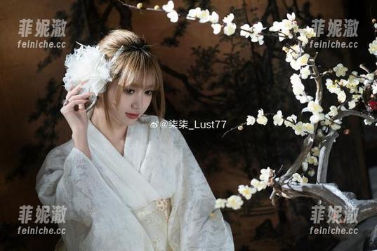 私拍教育之美，柒柒要乖哦的教室写真如梦幻般迷人！
