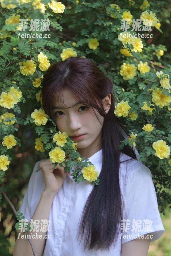 微密圈 - 桃沢樱呀最新蓝色牛仔裤写真大放送，获得免费资源，尽情感受时尚与美的结合！