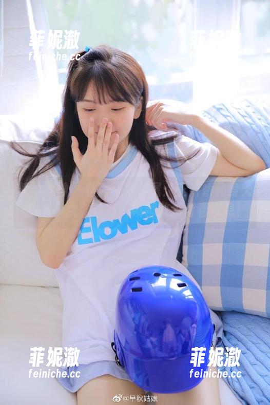 梦丝女神 - 私房写真专属：王娇娇化身天台JK少女，让每一帧都散发青春气息！