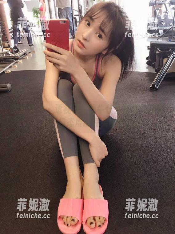 梦丝女神-璇璇 梦丝女神 - 透视璇璇的牛仔裤写真作品集:风格与态度的完美融合之旅