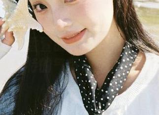 梦丝女神 – 香萱的白衬衫魅力写真大合集，展现她独特的气质，立即下载欣赏吧！
