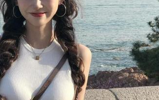 微密圈 – 梦里一只喵的白裙写真系列，快来观看这些令人心动的画面吧！